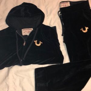 True Religion Men’s Velour sweat suit XL